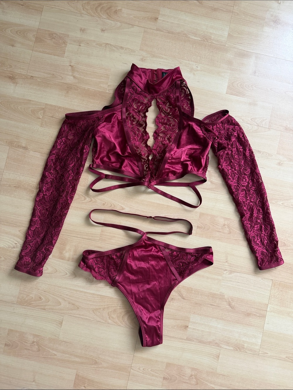 Frederick's of Hollywood Zayna Satin Lace 2-Pc Lingerie Set Burgundy Small - Picture 2 of 5